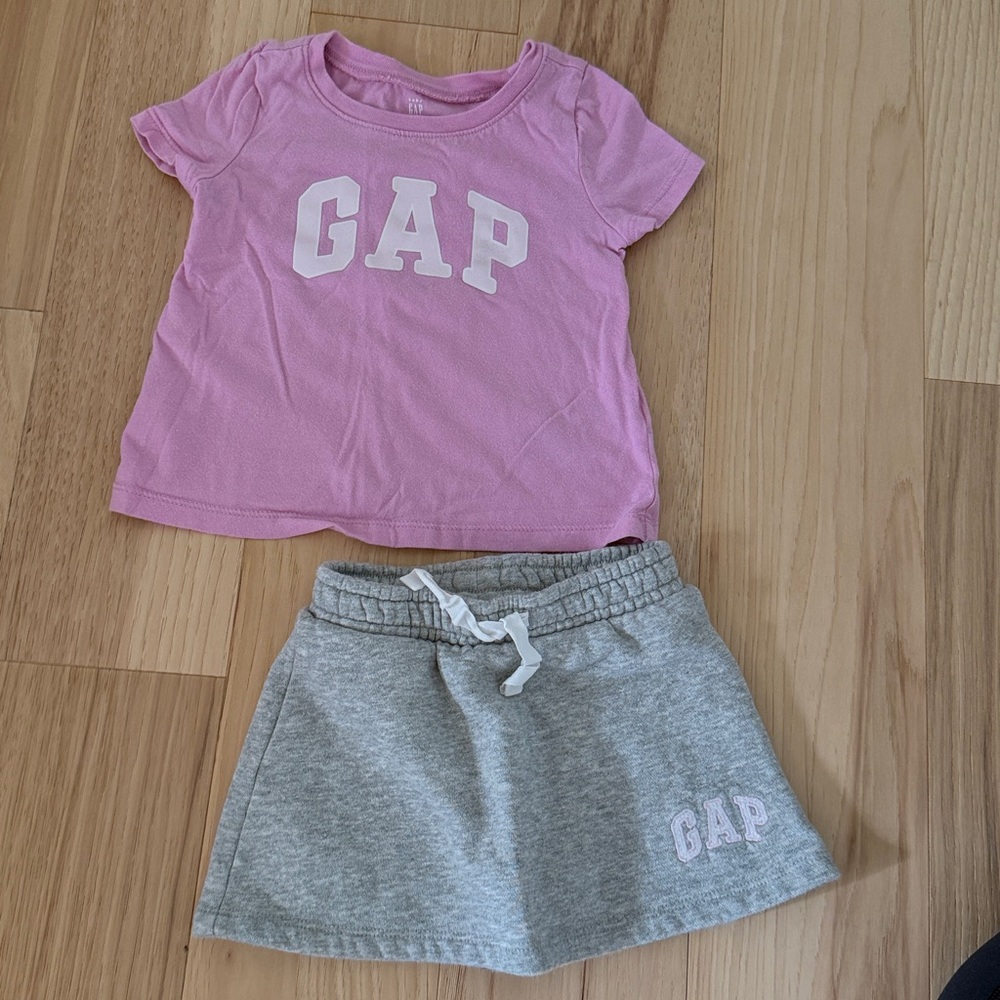 GAP Light Purple Tee and Heather Gray Skirt Set
